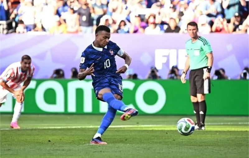 Khoảnh khắc định đoạt trận đấu căng thẳng